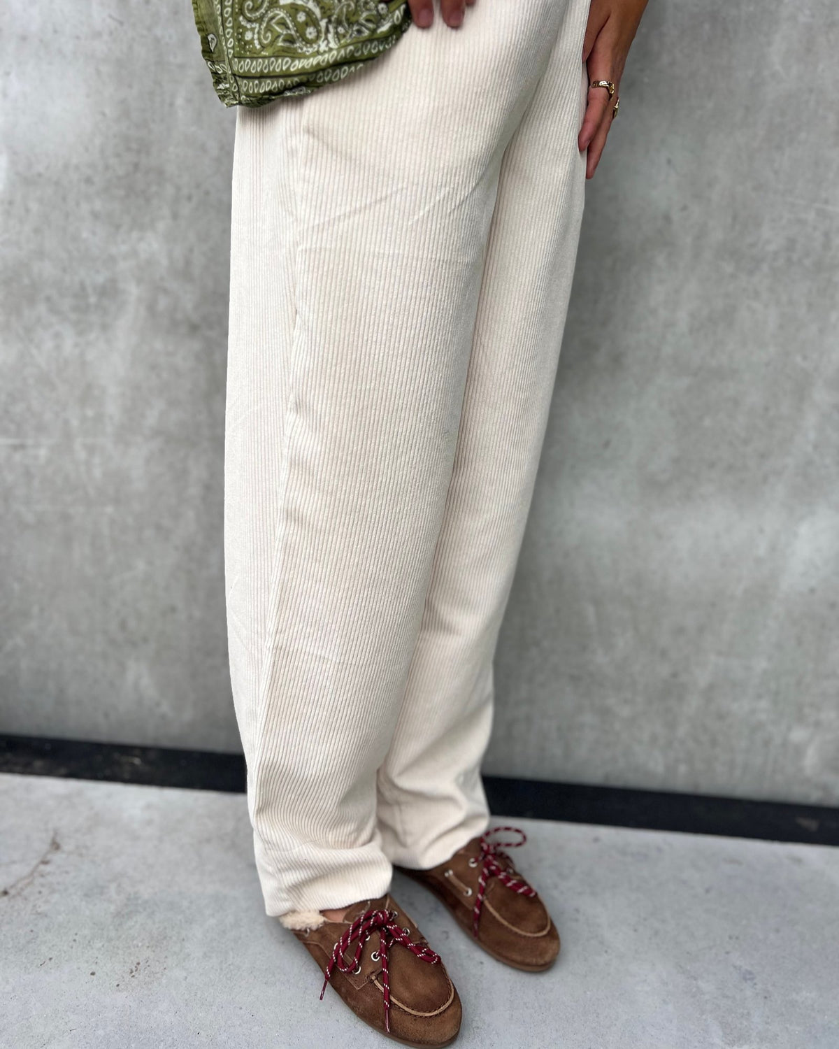 Rib broekje relaxed fit ecru