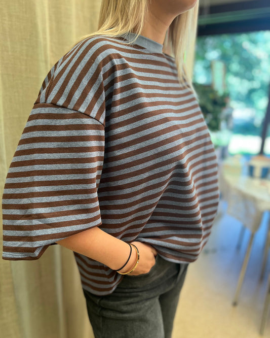 Oversized T-shirt –jeans/brown