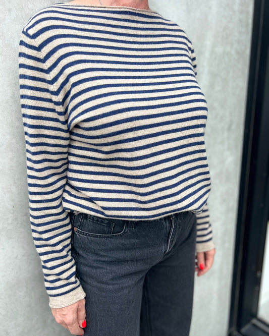 Gestreepte trui met boothals. beige/blauw