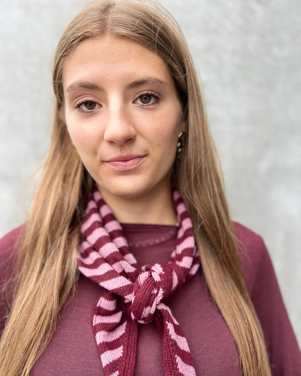 Knitted Triangle Scarf – Burgundy & Pink