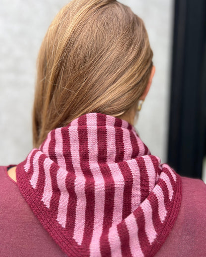 Knitted Triangle Scarf – Burgundy & Pink