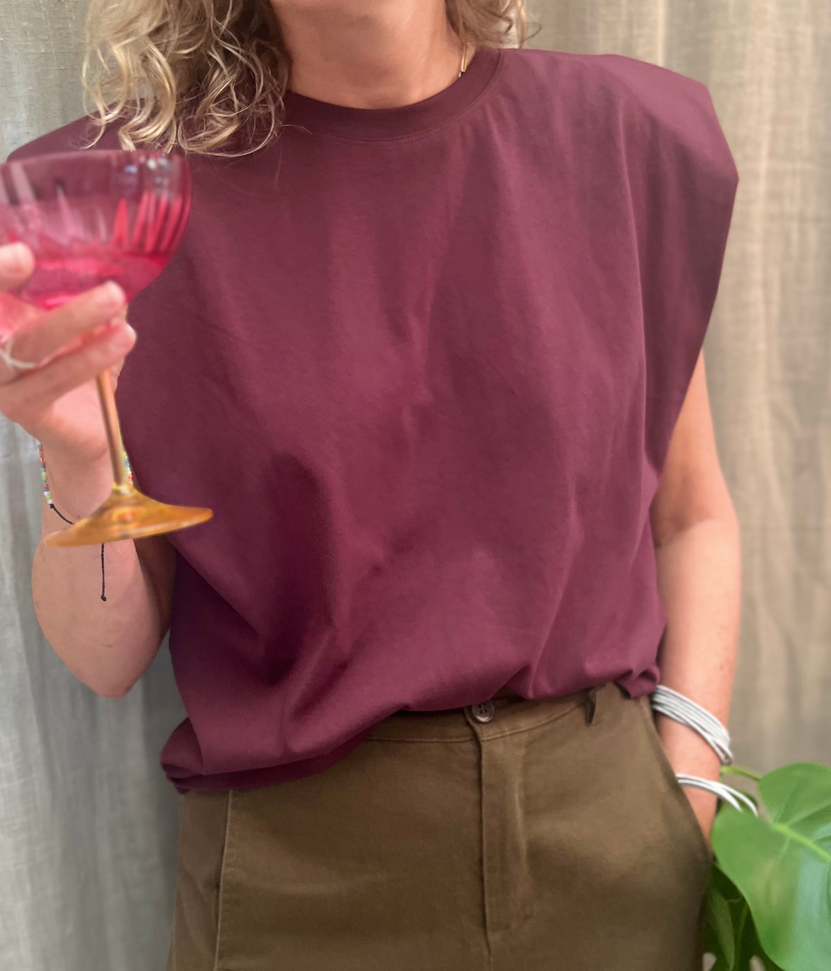 t-shirt met schoudervulling bordeaux