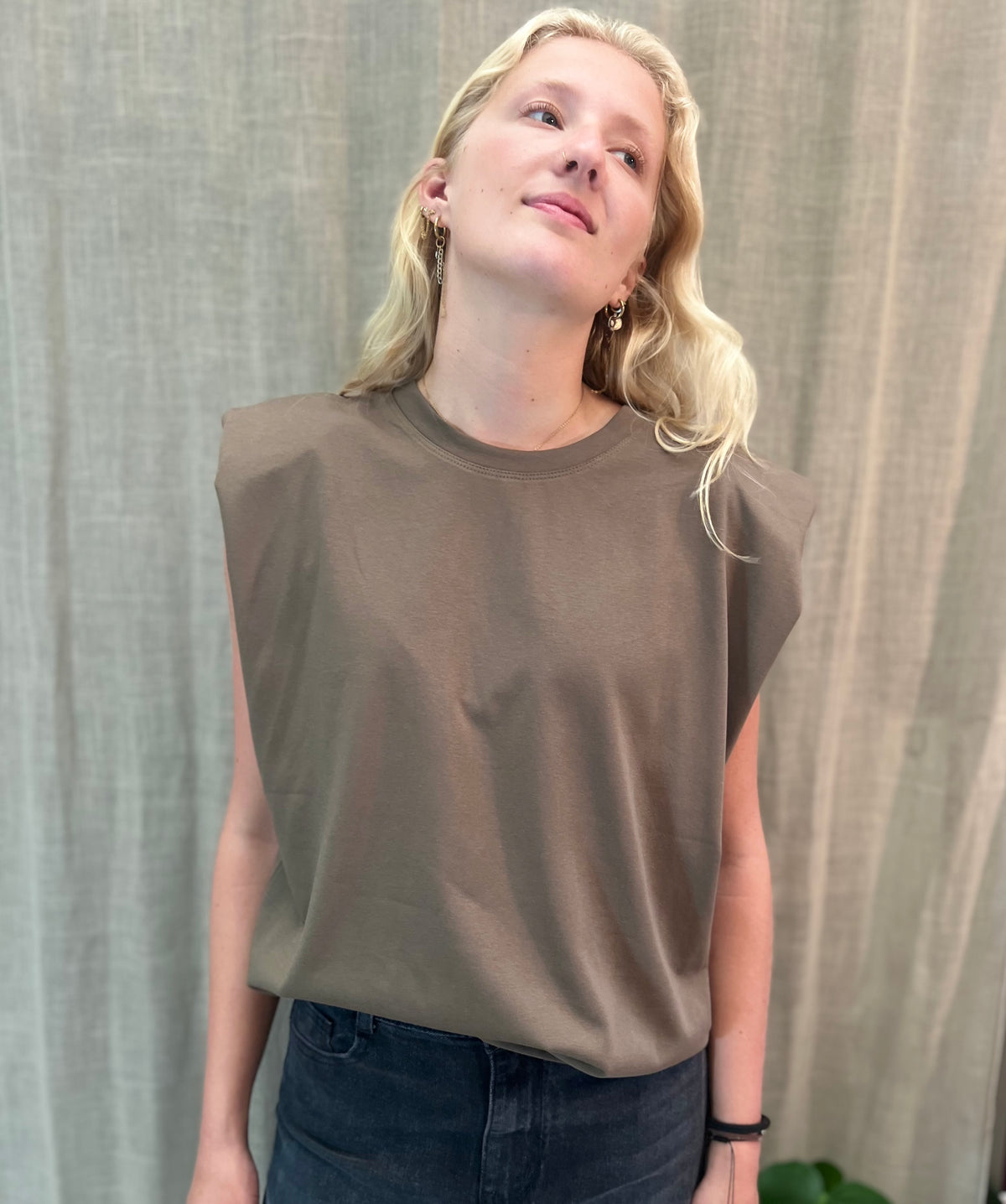 t-shirt schoudervulling khaki