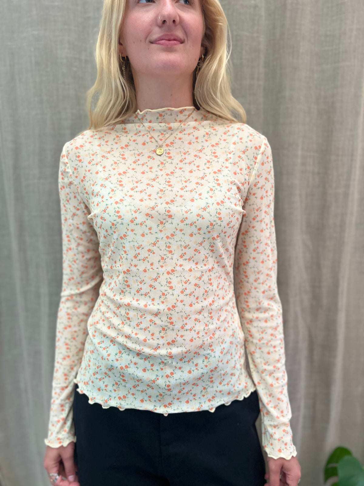 t-shirt mesh met bloemetjes lichtgeel