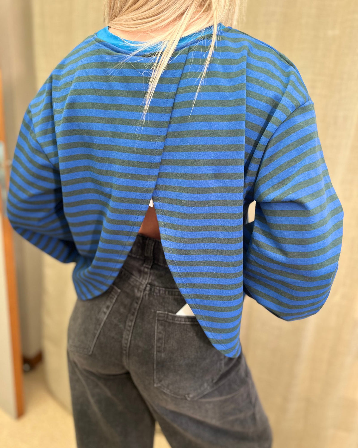 Open Back T-shirt – Electric blue/navy