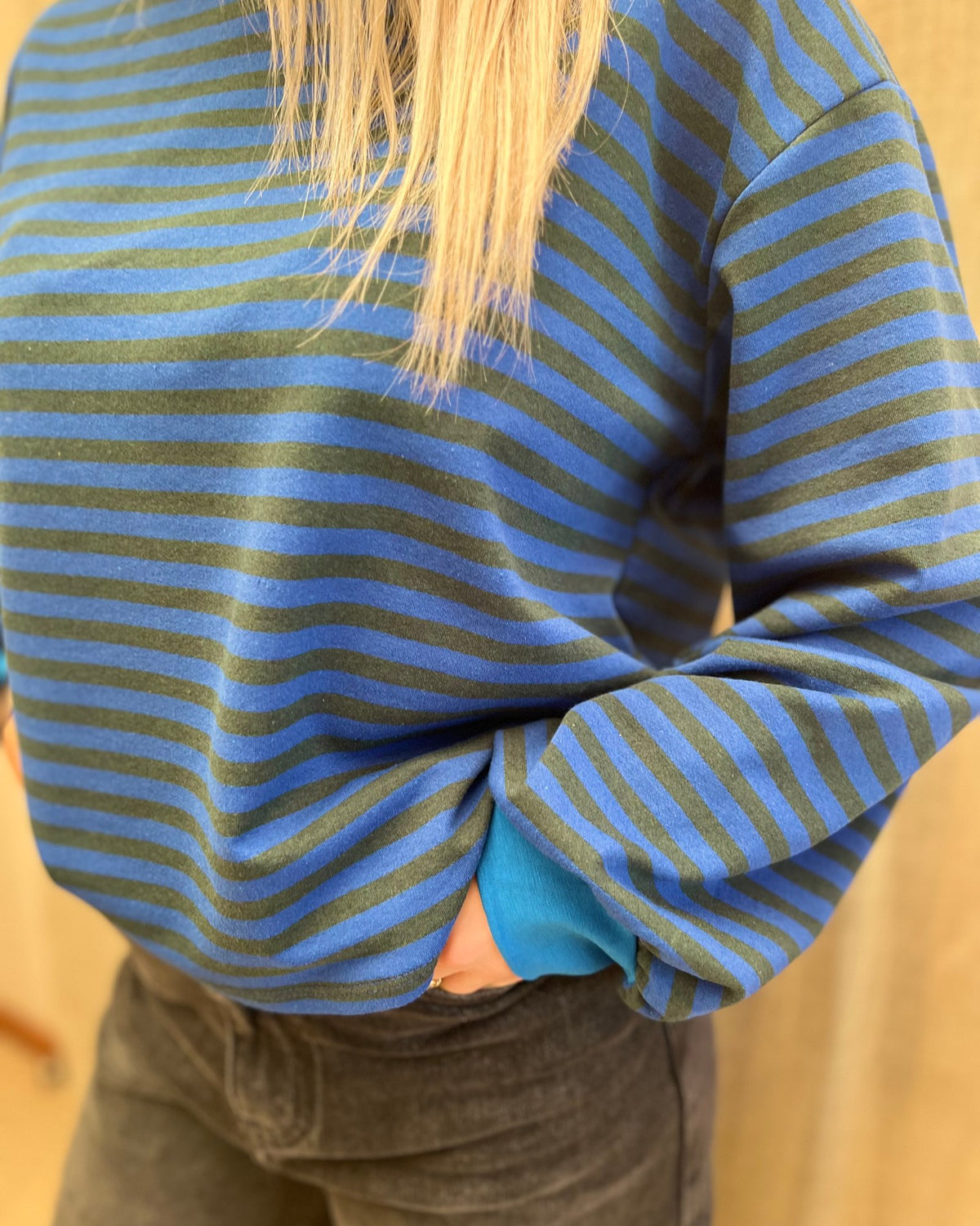 Open Back T-shirt – Electric blue/navy