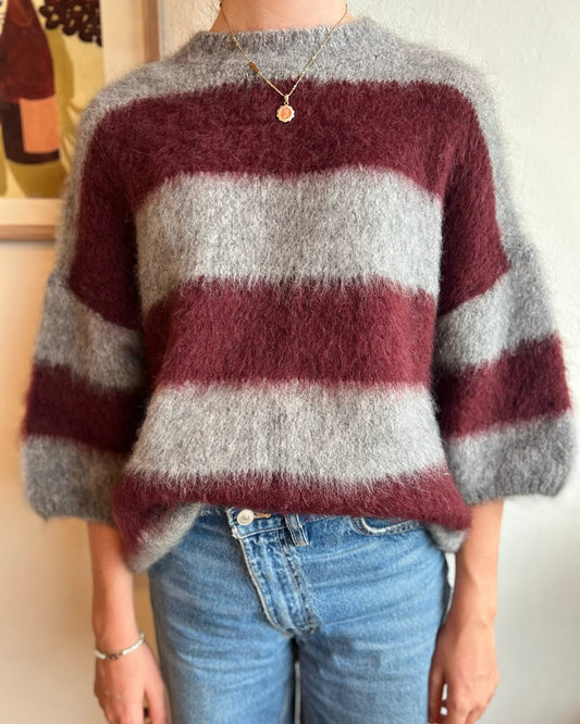 Oversized Striped Knit – Grey/Burgundy