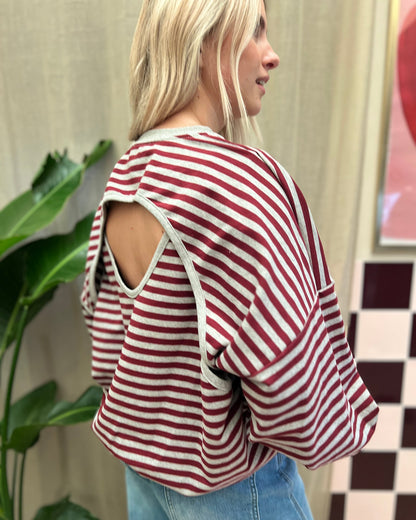 Gestreepte Sweater met Open Rug – Grijs & Bordeaux